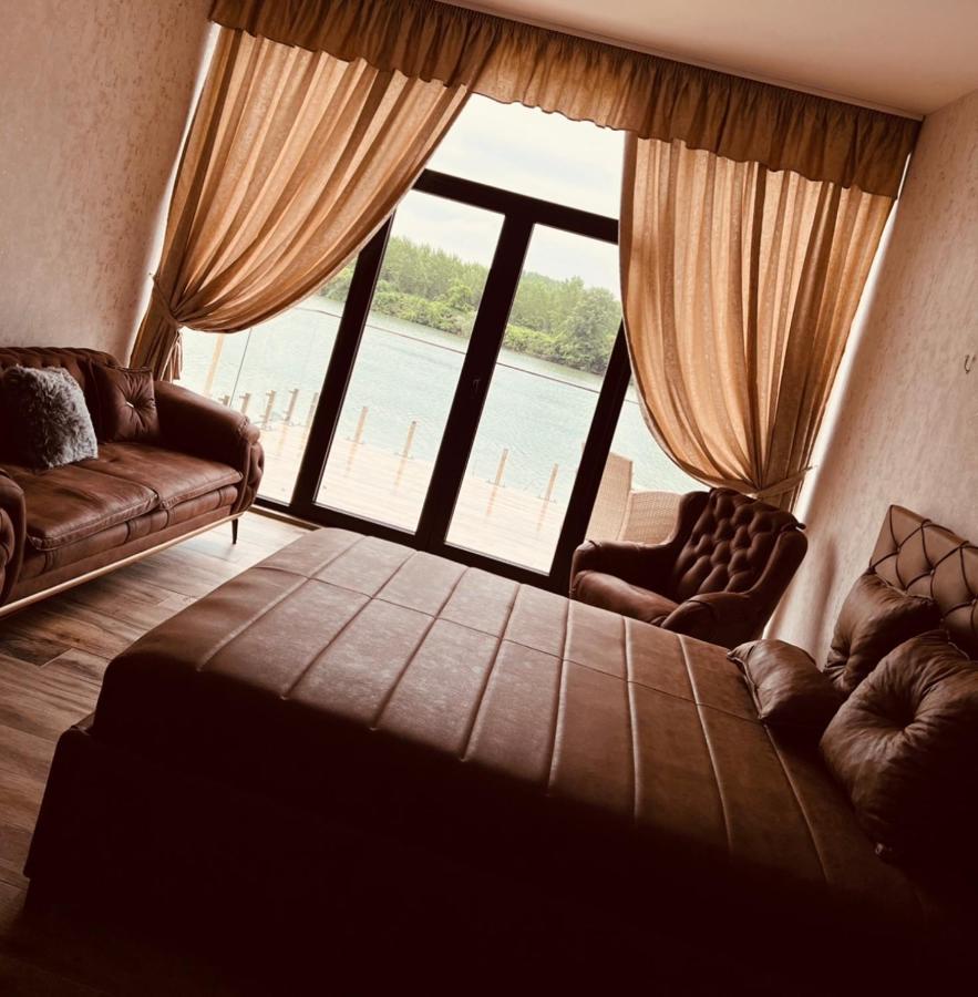 Apartmani Tiske Noci Bečej Exteriör bild