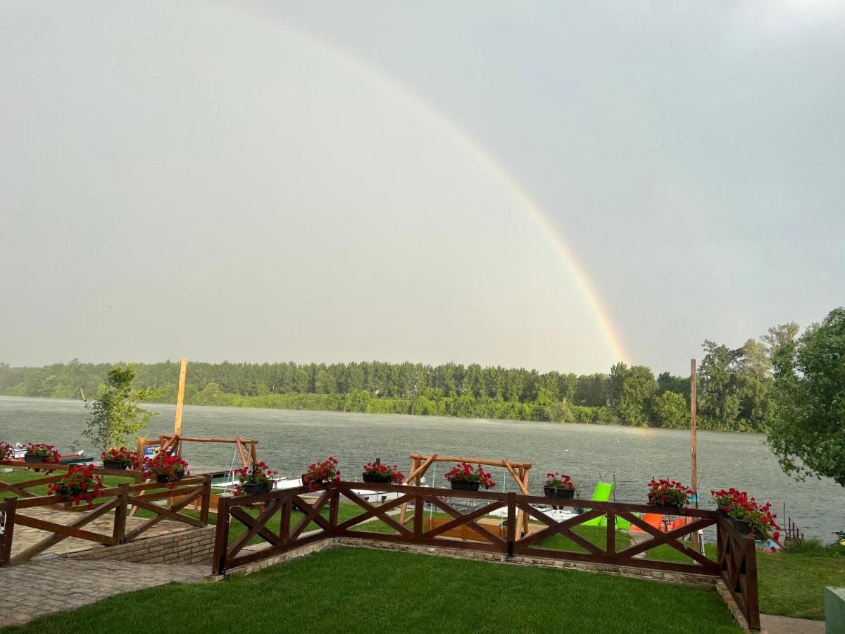 Apartmani Tiske Noci Bečej Exteriör bild