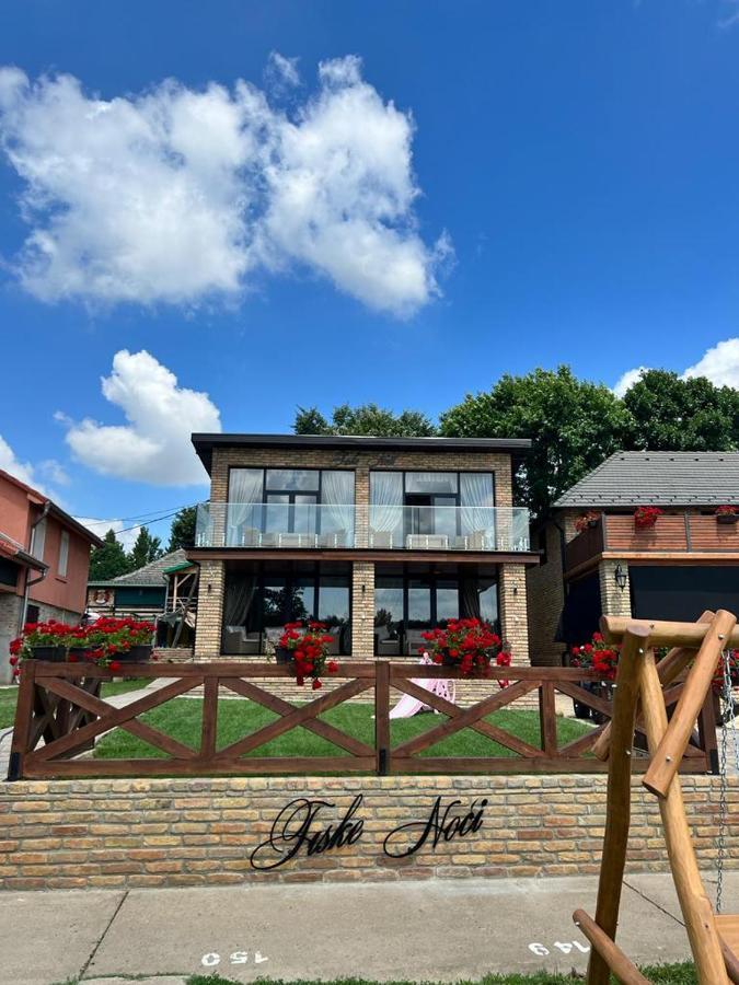 Apartmani Tiske Noci Bečej Exteriör bild