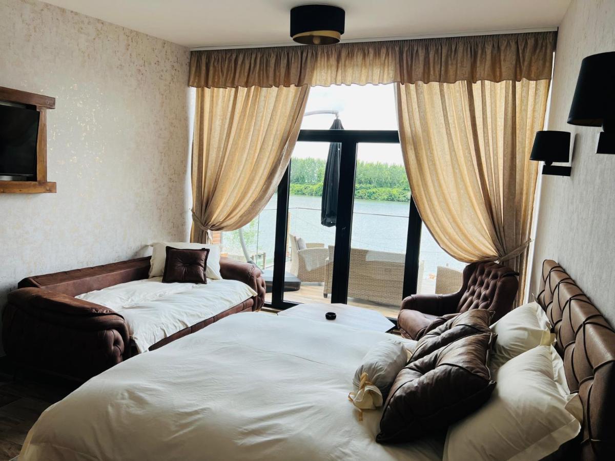 Apartmani Tiske Noci Bečej Exteriör bild