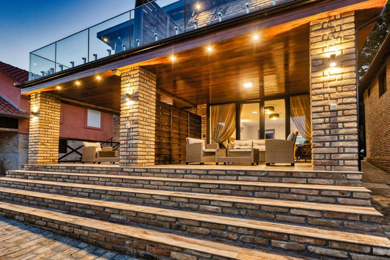 Apartmani Tiske Noci Bečej Exteriör bild