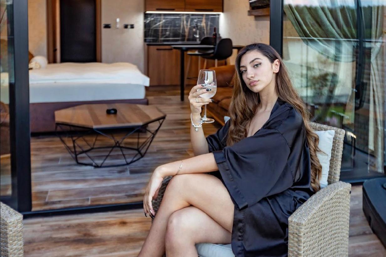 Apartmani Tiske Noci Bečej Exteriör bild