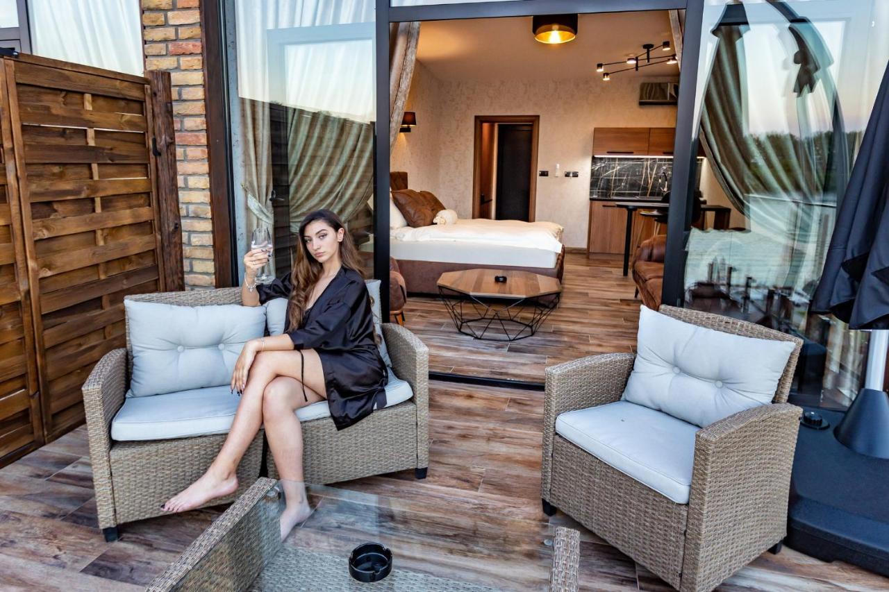 Apartmani Tiske Noci Bečej Exteriör bild