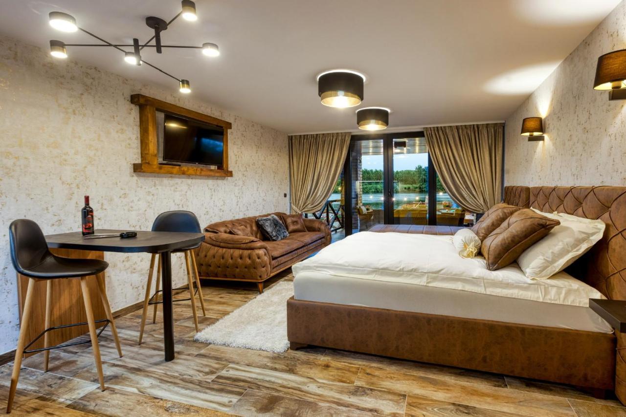 Apartmani Tiske Noci Bečej Exteriör bild