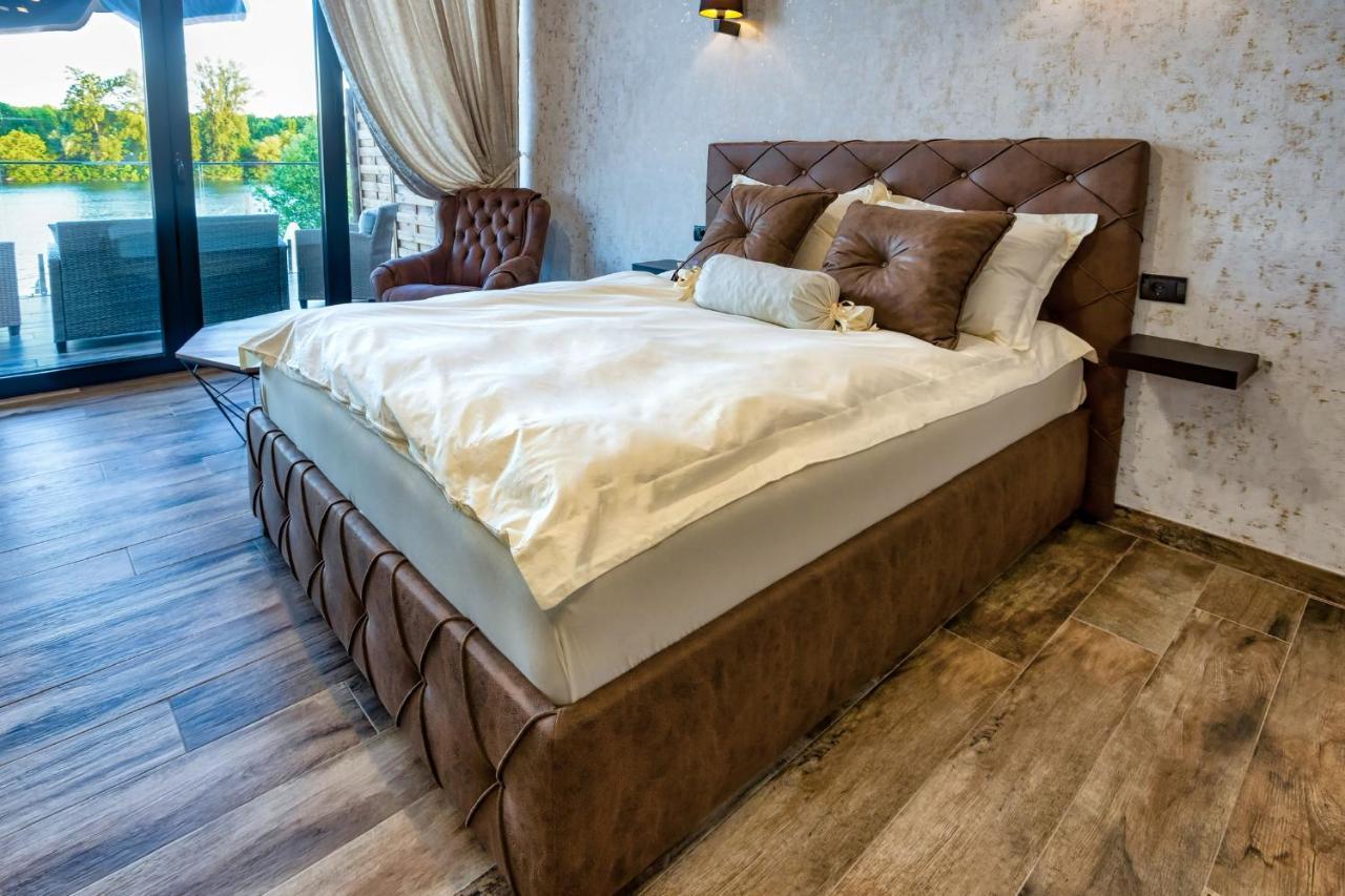 Apartmani Tiske Noci Bečej Exteriör bild